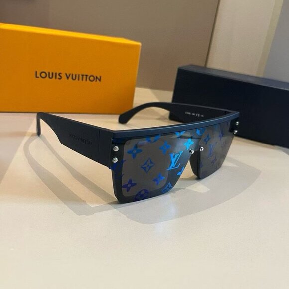 πLouis Vuitton Sunglasses - Picture 9 of 9